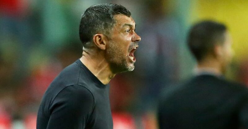 Sérgio Conceição a dar indicações à sua equipa do FC Porto