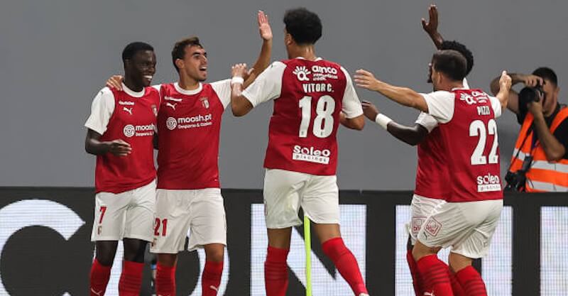 Jogadores do SC Braga festejam golo da vitória sobre o Panathinaikos em Atenas.