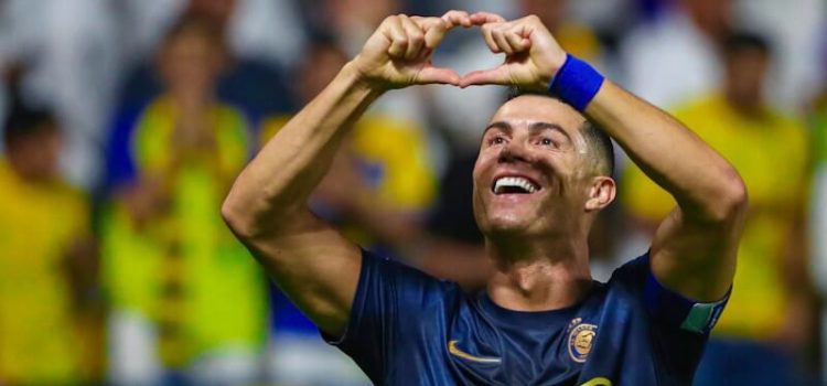 Cristiano Ronaldo festeja golo no Al Nassr-Al Shabab.