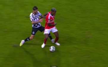 Bruno Lourenço expulso no Boavista-Benfica