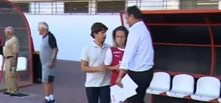 Dolores Silva, jogadora do SC Braga placada por elemento do Benfica