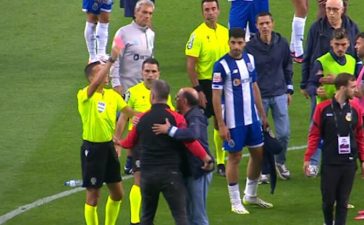 Momento da expulsão de Luís Gonçalves após o FC Porto-Arouca
