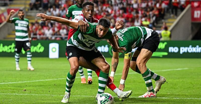 Álvaro Djaló e Gonçalo Inácio em disputa de bola no Sc Braga-Sporting