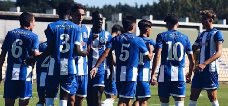Jogadores do FC Porto celebram golo diante do Antuérpia na Youth League.