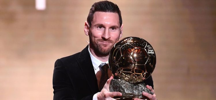 Bola de Ouro conquistada por Lionel Messi em 2021.
