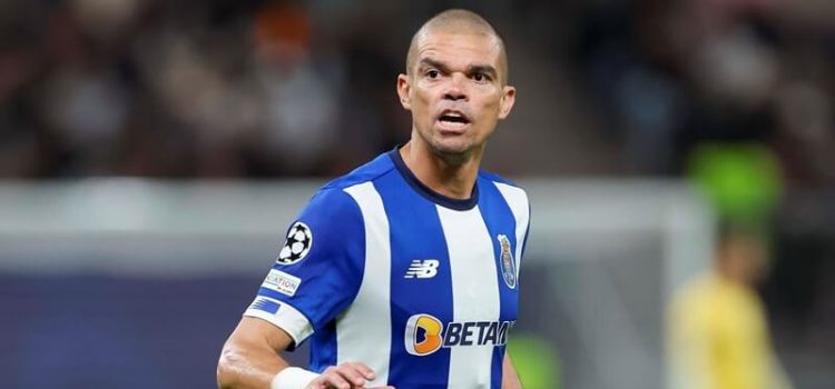 Pepe em defesa do FC Porto