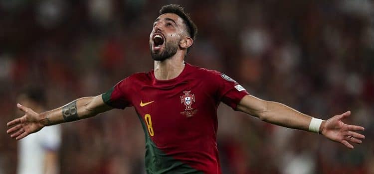 Bruno Fernandes celebra golo por Portugal