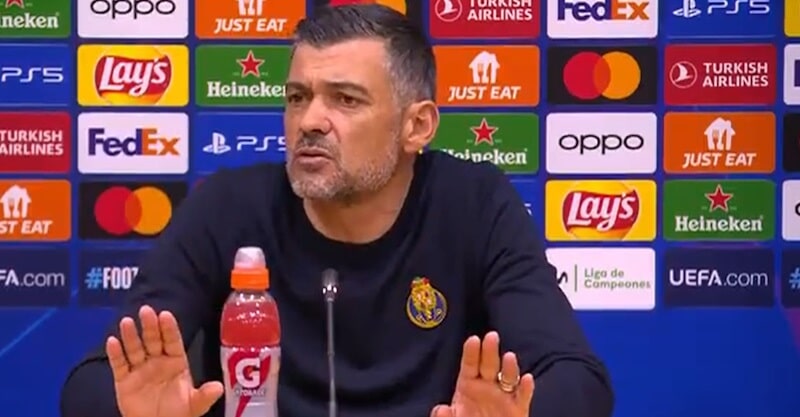 Sérgio Conceição em confronto com jornalista após o Barcelona-FC Porto.
