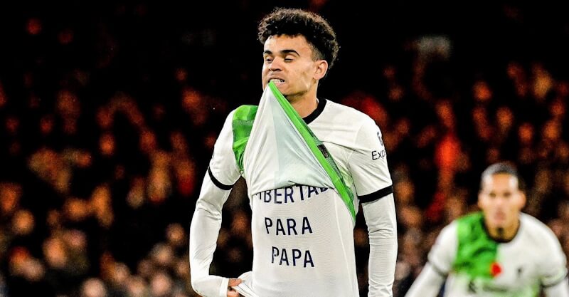 Luis Díaz dedica golo pelo Liverpool ao pai sequestrado na Colômbia.