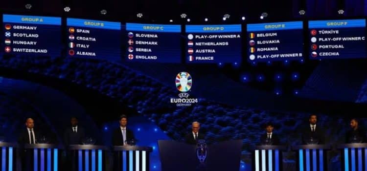 Palco do sorteio da fase de grupos do Euro 2024.
