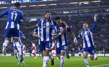 Jogadores do FC Porto celebram golo de Evanilson ao SC Braga.