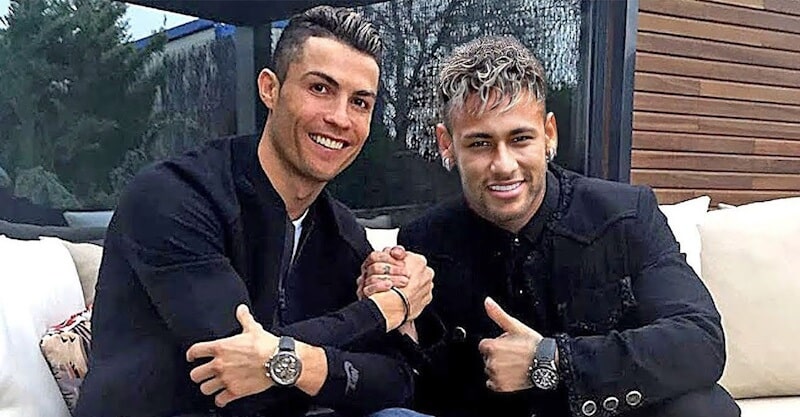 Cristiano Ronaldo e Neymar num evento extra-futebol.