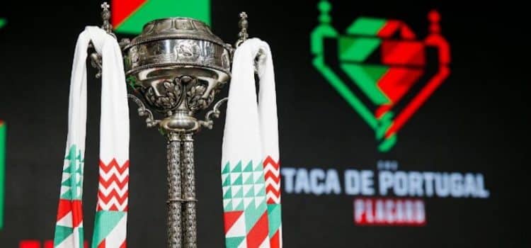 Taça de Portugal exposta no sorteio.