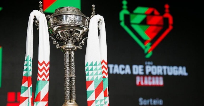 Taça de Portugal exposta no sorteio.