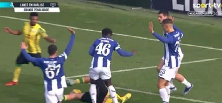 Lance de grande penalidade no Tondela-FC Porto B