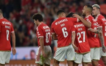 Jogadores do Benfica festejam golo ao Gil Vicente.