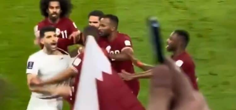 Mehdi Taremi irritado após o Irão-Qatar da Taça Asiática.