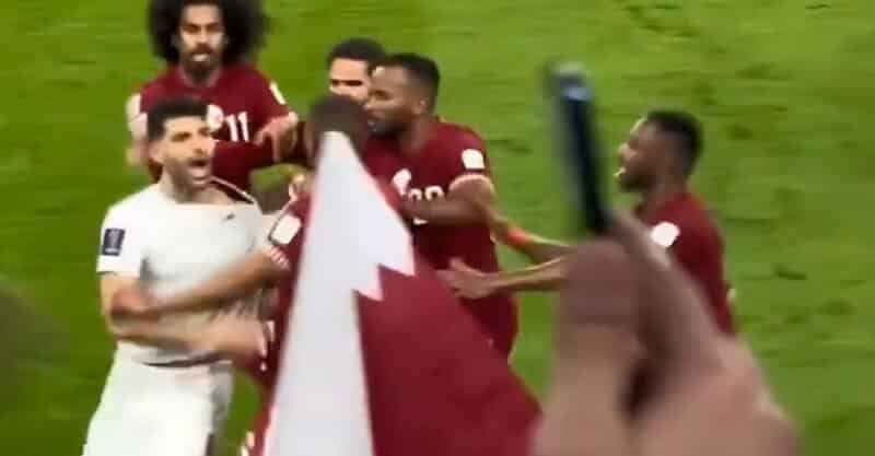 Mehdi Taremi irritado após o Irão-Qatar da Taça Asiática.