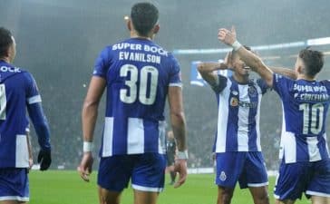 Jogadores do FC Porto festejam vitória sobre o Benfica por 5-0