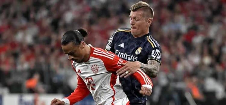 Leroy Sané e Toni Kroos em disputa de bola no Bayern de Munique-Real Madrid, a contar para a Liga dos Campeões.