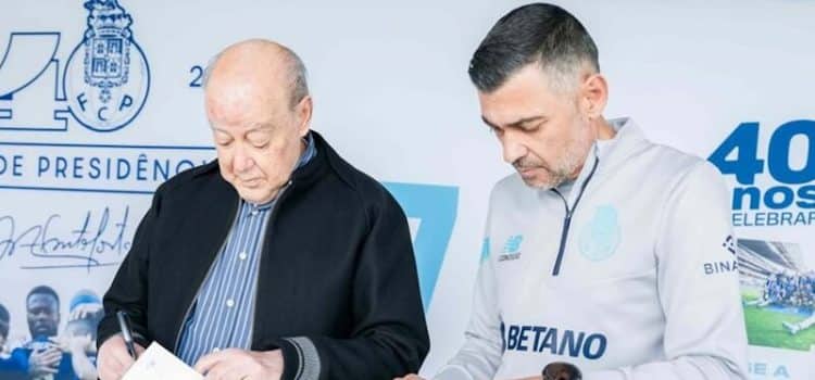 Pinto da Costa e Sérgio Conceição assinam contrato de renovação com o FC Porto.