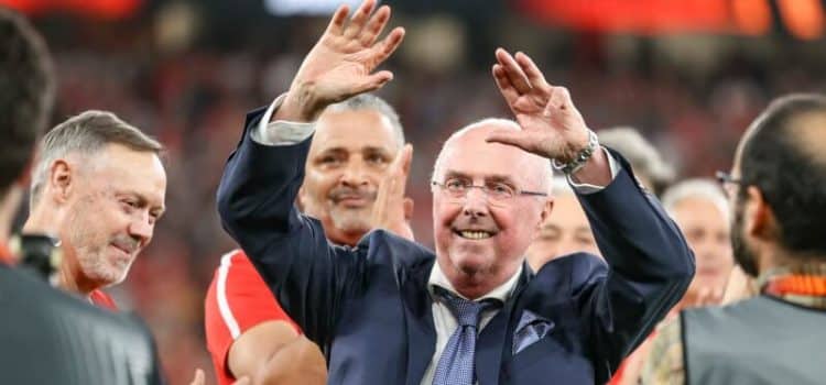 Momento da homenagem a Sven-Göran Eriksson no Benfica-Marselha.