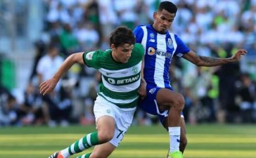 Wenderson Galeno e Eduardo Quaresma em disputa de bola no FC Porto-Sporting, a contar para a final da Taça de Portugal.