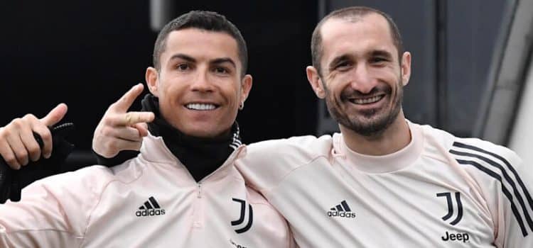 Cristiano Ronaldo e Giorgio Chiellini nos tempos em que representavam a Juventus.