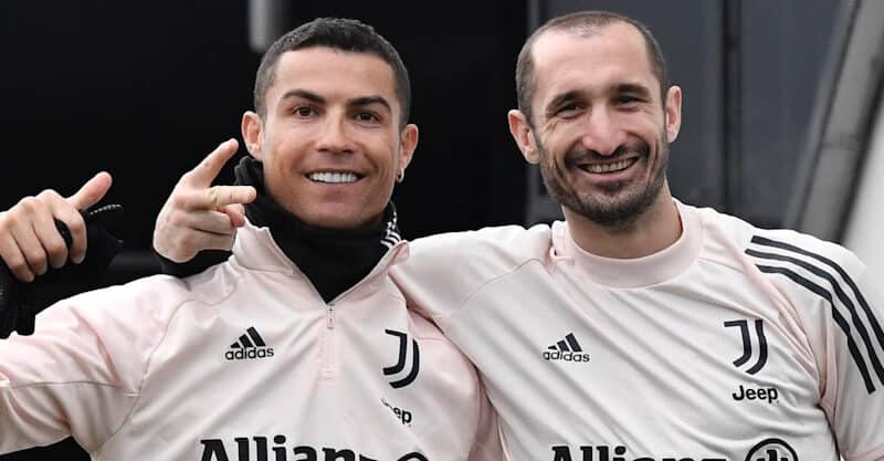 Cristiano Ronaldo e Giorgio Chiellini nos tempos em que representavam a Juventus.