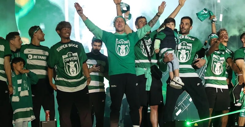 Jogadores do Sporting festejam o título no Marquês de Pombal!