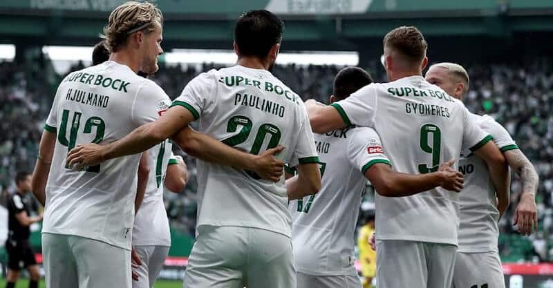 Jogadores do Sporting celebram golos da vitória sobre o Portimonense.