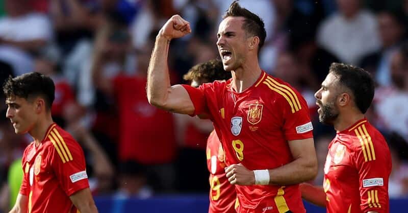 Fabian Ruiz celebra golo no Espanha-Croácia do Euro 2024.