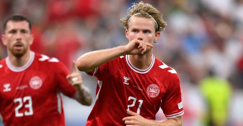 Morten Hjulmand, médio do Sporting ao serviço da seleção da Dinamarca no Euro 2024.
