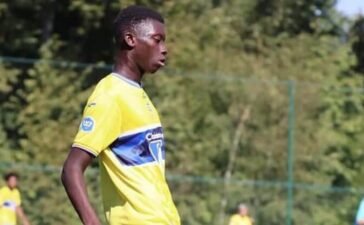 Ismaël Dabo, central francês de 16 anos do Sochaux que está a caminho do Benfica.