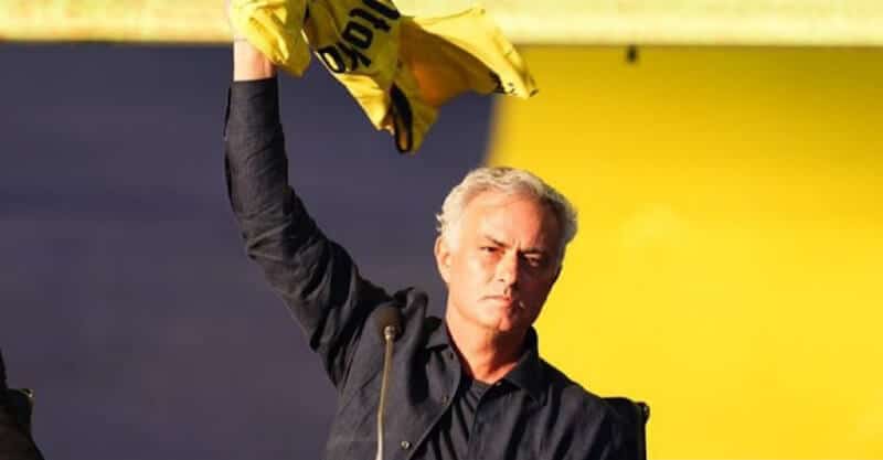 José Mourinho apresentado como novo treinador do Fenerbahçe.