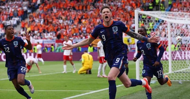 Weghorst celebra golo da vitória dos Países Baixos sobre a Polónia no Euro 2024.