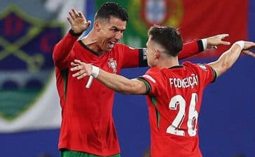 Cristiano Ronaldo e Francisco Conceição no Portugal-Chéquia do Euro 2024.