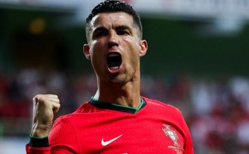 Cristiano Ronaldo celebra golaço no Portugal-Irlanda.