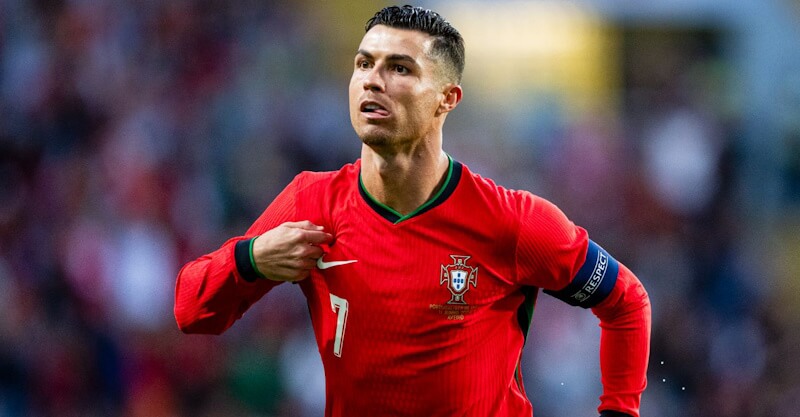 Cristiano Ronaldo celebra golo no Portugal-Irlanda, jogo de preparação para o Euro 2024.