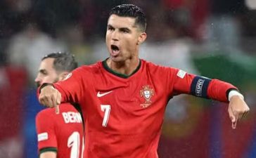 Cristiano Ronaldo faz uma das suas icónicas celebrações ao serviço da Seleção Nacional.