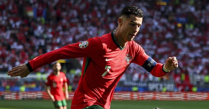 Cristiano Ronaldo em ação no Turquia-Portugal no Euro 2024.