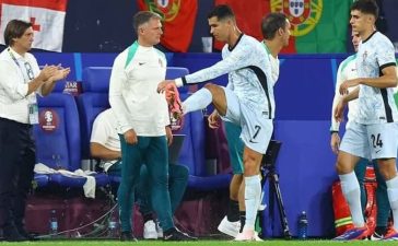 Cristiano Ronaldo frustrado após substituído no Geórgia-Portugal.