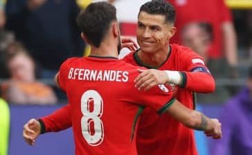 Cristiano Ronaldo celebra golo de Bruno Fernandes no Turquia-Portugal do Euro 2024.