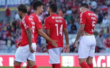 Jogo de pré-temporada entre Benfica e Farense.