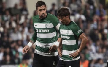 Sebastián Coates e Hidemasa Morita, jogadores do Sporting.