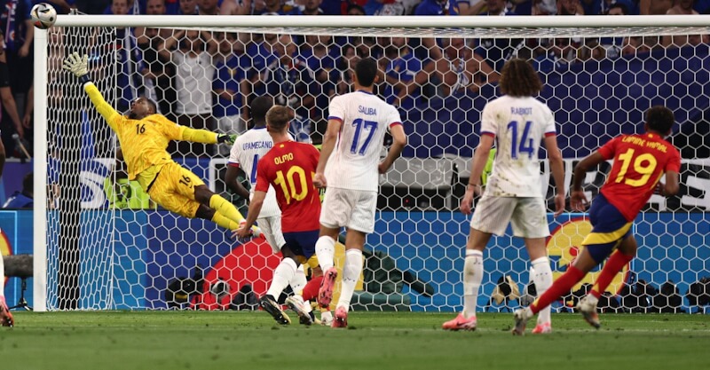 Golaço de Lamine Yamal no Espanha-França da meia.final do Euro 2024.