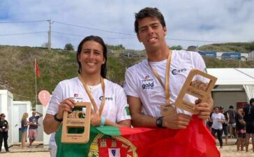 Guilherme Ribeiro e Mafalda Lopes, surfistas portugueses.