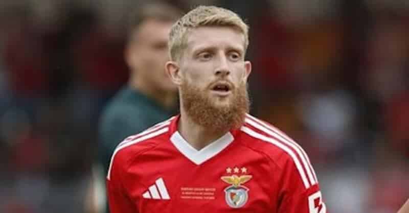 Jan-Niklas Beste no Benfica-Almería.