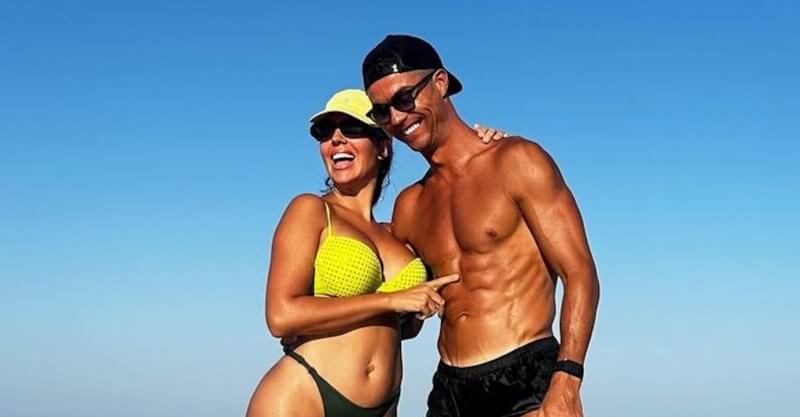 Cristiano Ronaldo e Georgina desfrutam das férias de verão.