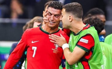 Cristiano Ronaldo consolado por Diogo Dalot após falhar penálti no Portugal-Eslovénia do Euro 2024.